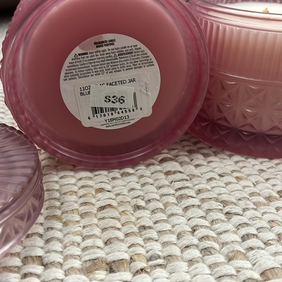 Capri Blue Muse Blue Jean 11oz Candle Pink Glass - Picture 4 of 5